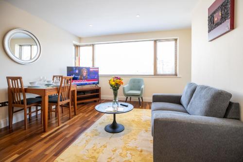 One-Bedroom Apartment image 10