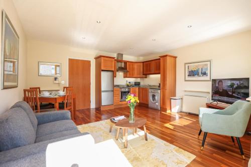 Georgian Square Apartments - image 3
