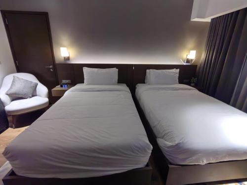 Acqua Private Residences, Manila