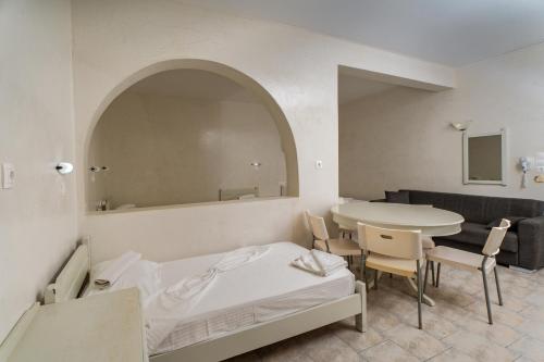 Sunrise Hotel - image 14