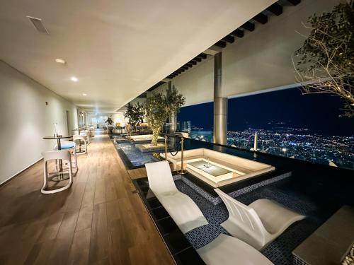 Panoramic Burj Khalifa view-64th flr infinity pool - image 10
