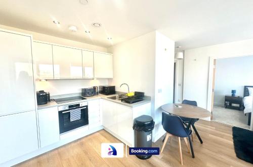 Modern Apartment By Avalora Short Lets & Serviced Accommodation Old Trafford With Free Parking, MCR Stadium - UA92, Mánchester (foto 9)