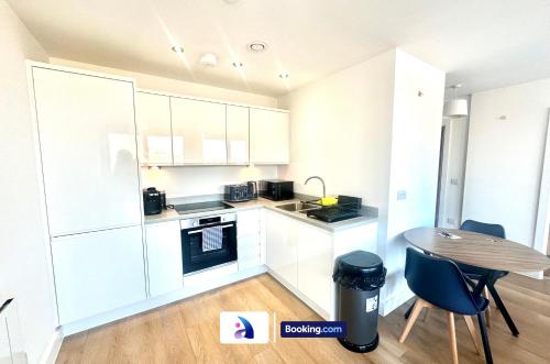 Modern Apartment By Avalora Short Lets & Serviced Accommodation Old Trafford With Free Parking, MCR Stadium - UA92, Mánchester (foto 8)