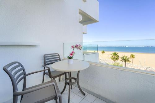 Double Room with Extra Bed Sea View (3 Adults)