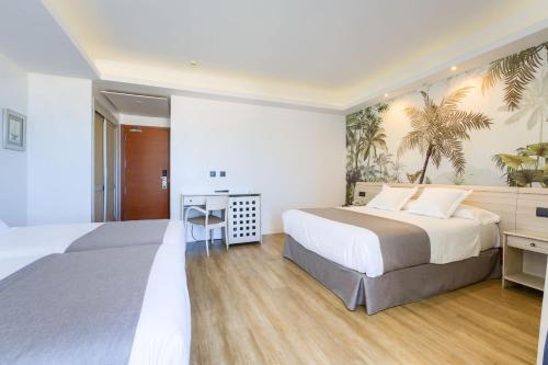 Family Room (2 Adults + 2 Children)