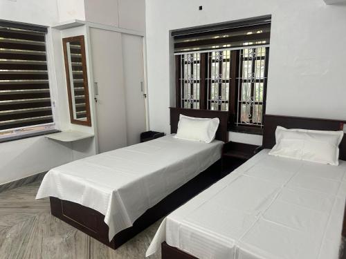 2 twin beds