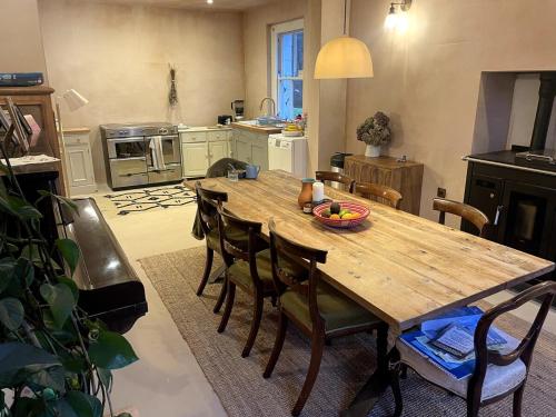 Konyha, Gorgeous Devon Farmhouse, nature on your doorstep in Totnes