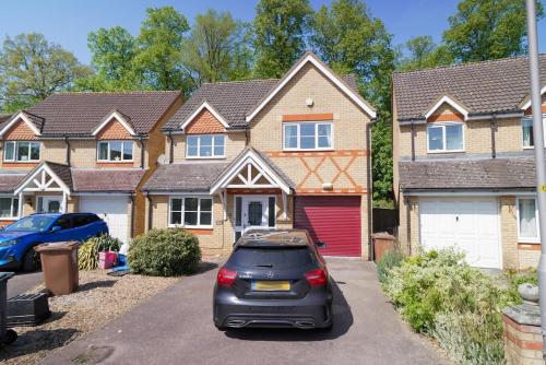 Spacious 5 Bedrooms Sleeps 9 3 Bath and Parking Ideal for Contractors in Stevenage