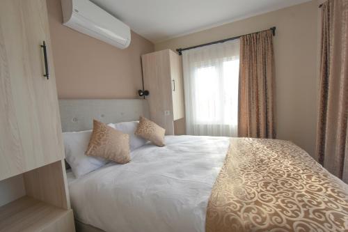 Apartment with Balcony image 3