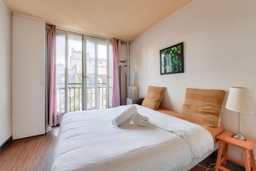 Stunning 2BR Flat near Place des Vosges, Paris (photo 9)