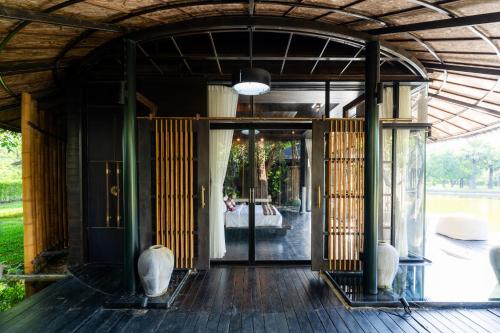 Dotări, Sanctuary Kanchanaburi in Sai Yok