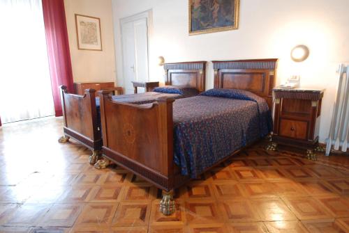 Twin Room image 2