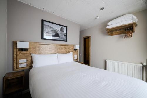 White Hart Exeter by Marston's Inns - image 3