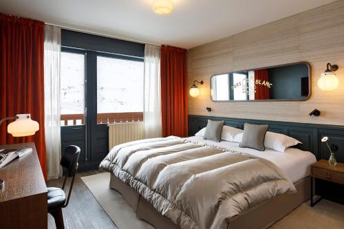 Double Room with Mountain View