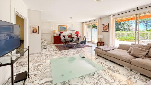 comfortable 3 bedroom, superb south terrace, Cannes (photo 7)