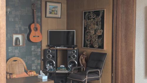 room detail thumbnail 2