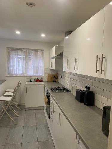 5 Bed House - Sleeps 10 - Pets - Parking - Wifi gîte à louer Elephant & Castle