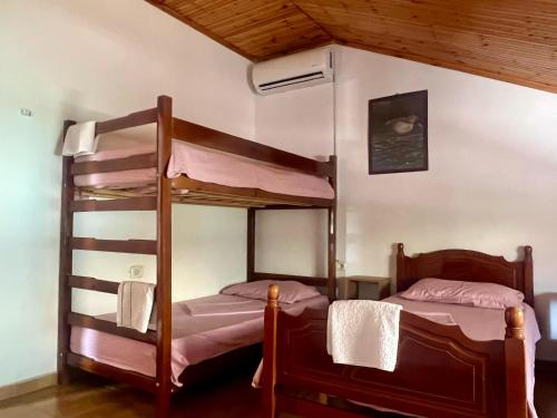 2 twin beds, 1 bunk bed