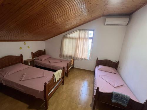 2 twin beds, 1 bunk bed