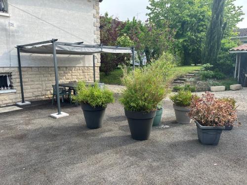 View, Maison avec grand jardin - House with large garden in Fagnieres