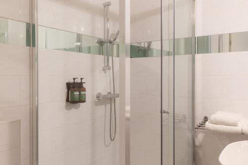 Double Room with Terrace image 5
