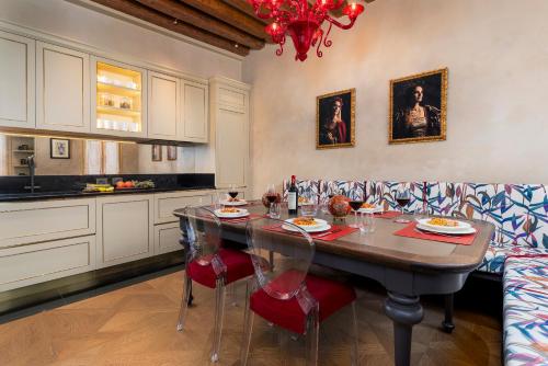 La Dimora di Lady J Amazing Brandnew property with 6 luxury bedrooms! - image 3