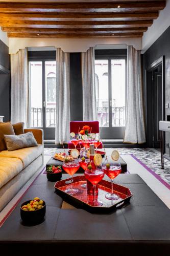 La Dimora di Lady J Amazing Brandnew property with 6 luxury bedrooms! - image 11