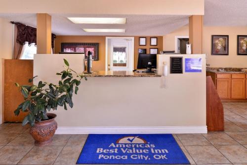 Americas Best Value Inn Ponca City - image 4