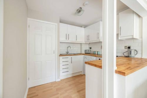 2 Bed Apartment, Close to Windsor, Free Parking, Windsor (Foto 2)