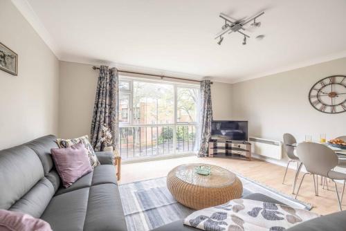 2 Bed Apartment, Close to Windsor, Free Parking, Windsor (Foto 3)