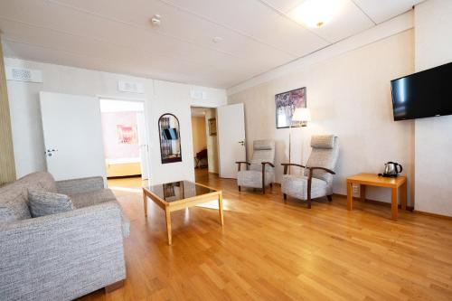 room detail thumbnail 2