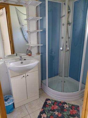 Shower, Le MELROSE in Cormeilles
