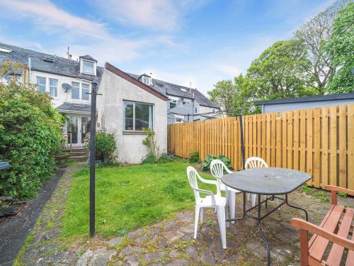 A szálláshely kívülről, Charles House in Largs városközpont