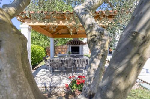 Villa Ladonja with Private Pool and Sauna - image 3