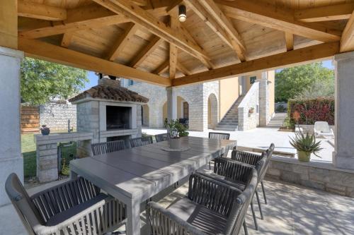 Iekārtas, Villa Ladonja with Private Pool and Sauna in Marasi