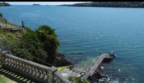 Glandore Cliff Cottage Getaway - Sea Access with Private Pier in Glandore