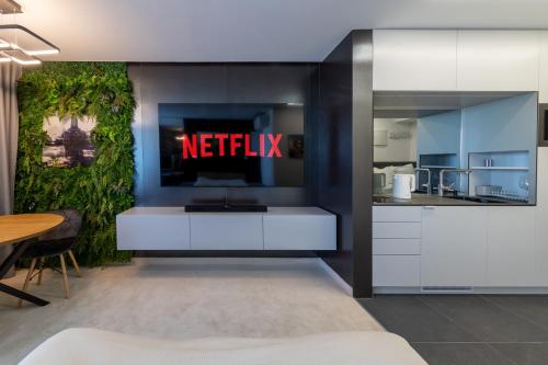 Hamba CLOUDS- self check-in, parking, 24h , VAT - Warsaw