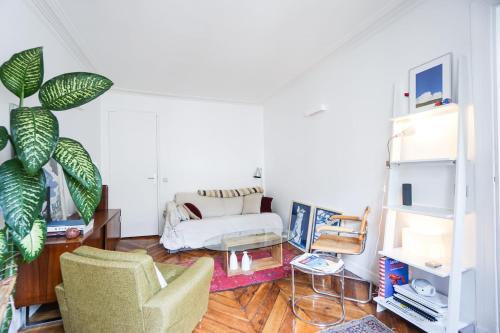 Beautiful Design Apt In Paris Near The Louvre - image 12