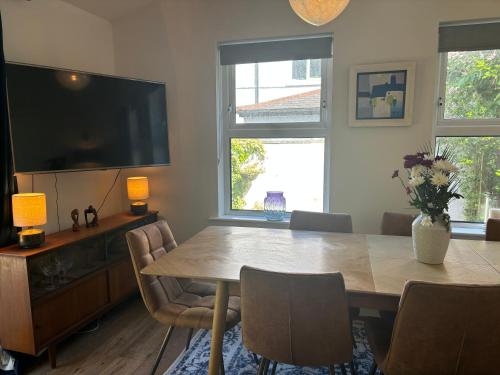 Dotări, Spacious Family & Pet-Friendly Belfast in Wilgar Park Area