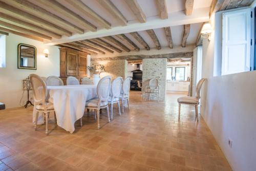 l'élégante (l'elegante) in Saint-Georges-sur-Loire