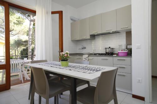 2 bedrooms, 5 beds