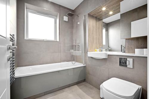 Stylish Four Bedroom Townhouse - City Centre - Netflix - Parking - Garden - Balconies 11SL, Birmingham (fotografie 9)