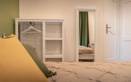 Standard Double Room image 10