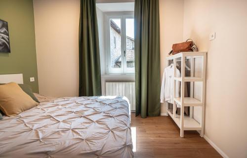 Large Double Room image 10