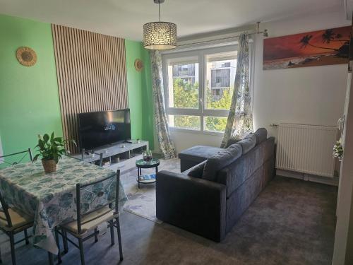 Facilities, grand appartement 2 pieces en residence in Boisemont