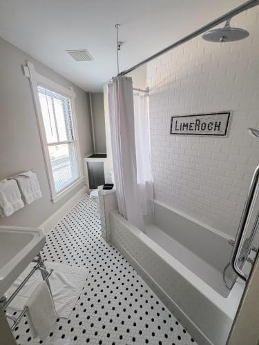LimeRock Inn - 화장실