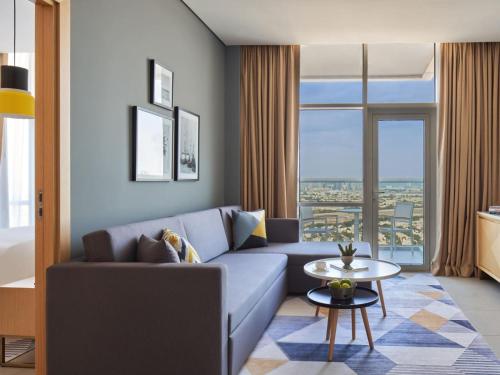 Private Apartment in Novotel JVT Comfort for 4 Guests, Dubai