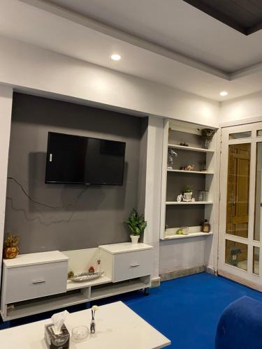 F-10 Luxury Apartment 1bed - image 2