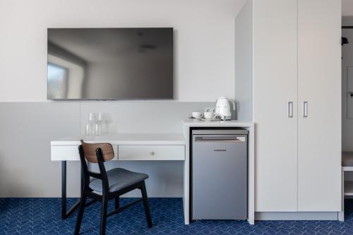 Family Room image 6
