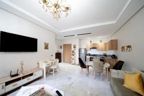 Studio Confortable avec Balcon, Piscine, Jardin et Aire de Jeux, Casablanca